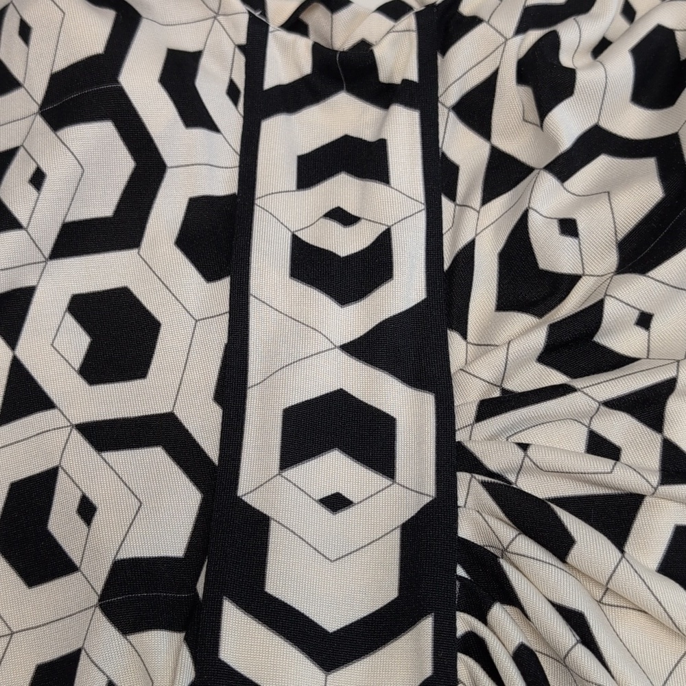 Diane Von Furstenberg Glass Mary Hex Maze Dress 100% Silk Size 4 - Picture 10 of 10